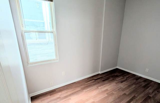 8125 S Escanaba Avenue Gallery 4