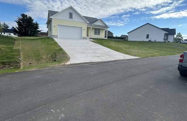 4499 LaMarche Circle Gallery 2