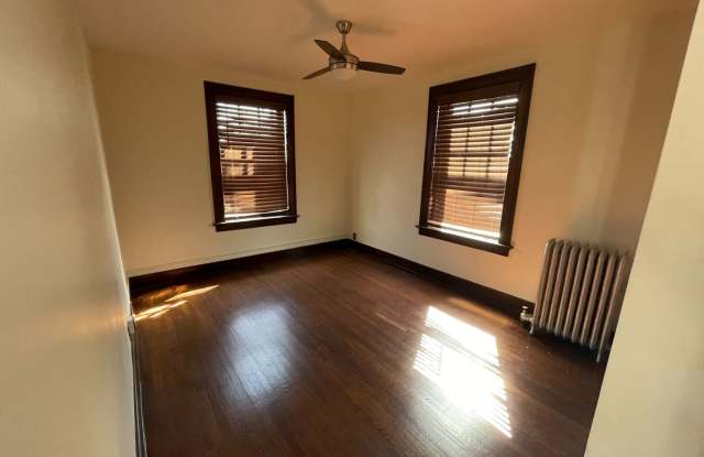 1/2 Off First Month's Rent on Large 3 Bedroom w/sunroom Gallery 3