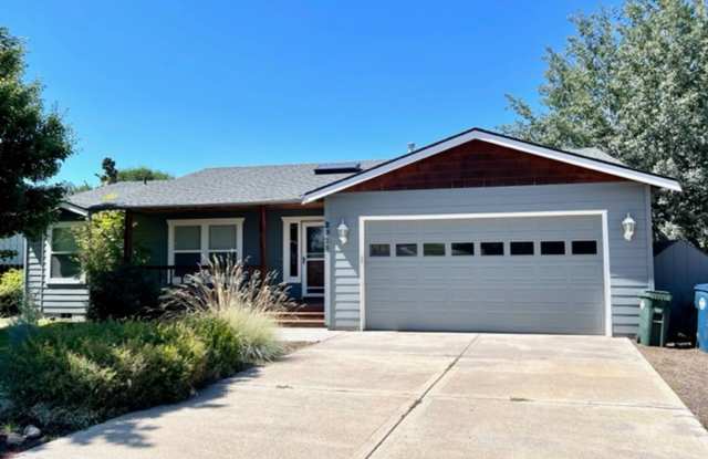 Single level home in NE Bend with great updates! photos photos