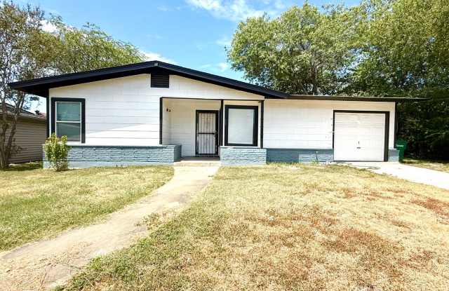 Charming 3-Bedroom Home with Fenced Backyard & Garage photos photos Charming 3-Bedroom Home with Fenced Backyard & Garage photos photos