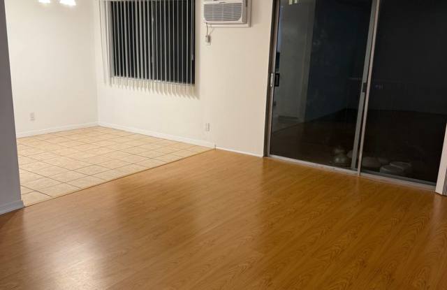 816 Westmount Drive LP Gallery 4
