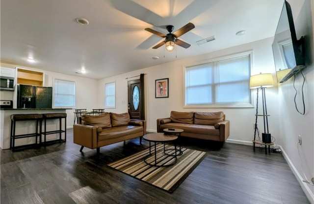 2533 Godfrey Drive photos photos