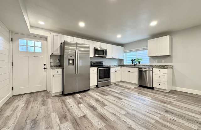 Fully Remodeled 2BR with Private Entrance, In-Unit Laundry & Parking photos photos Fully Remodeled 2BR with Private Entrance, In-Unit Laundry & Parking photos photos