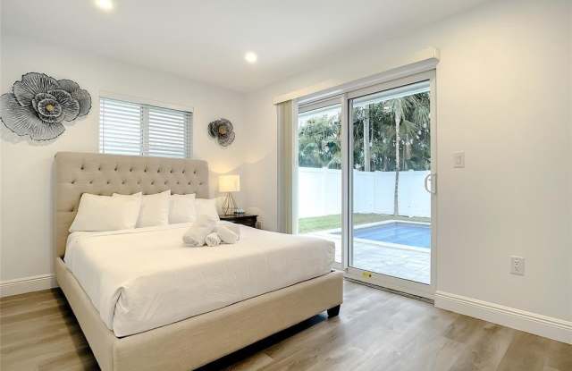 2100 NE 45th Street photos photos