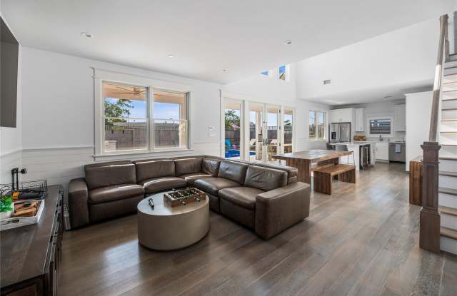 335 Surf Road Gallery 2