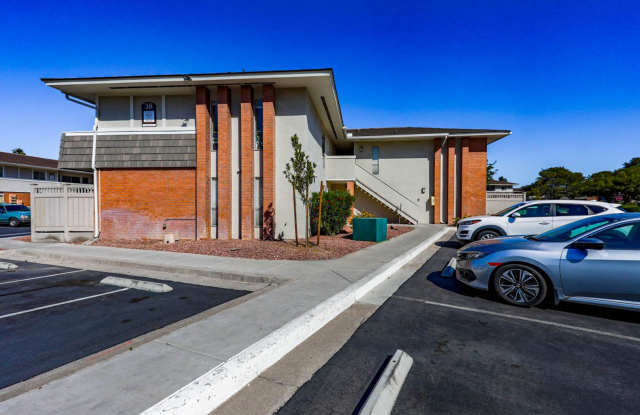 1 Bed, 1 Bath In Highly Desirable Guard Gated Las Vegas Country Club photos photos