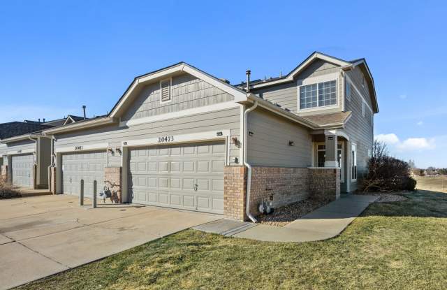 Gorgeous townhome in Willow Trace! Gallery 1