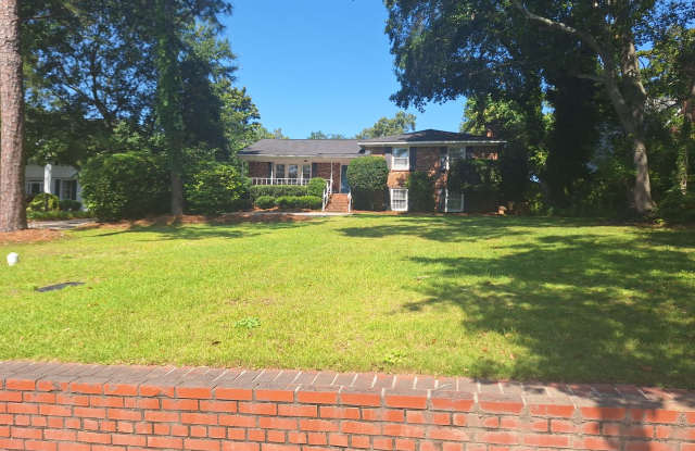 Magnificent Four Bedroom Home - Minutes Away from Numerous Attractions! Gallery 3