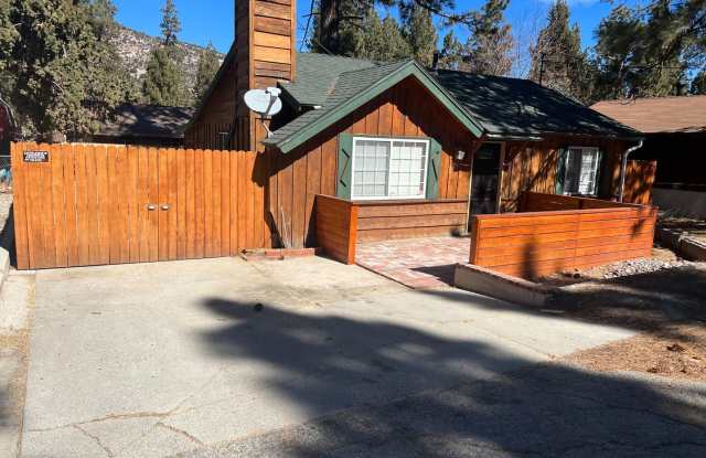 Charming Big Bear Cabin Gallery 1