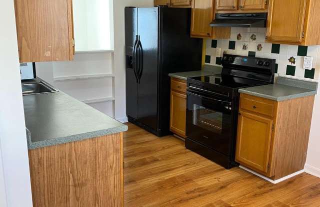 517 KINGDOM Court Gallery 3