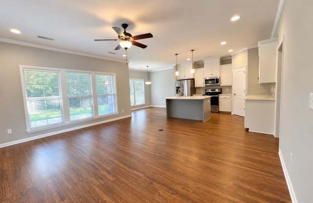 104 Huron Dr Gallery 4
