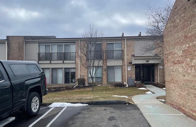 18067 UNIVERSITY PARK Drive - 18067 University Park Drive, Livonia, MI 48152