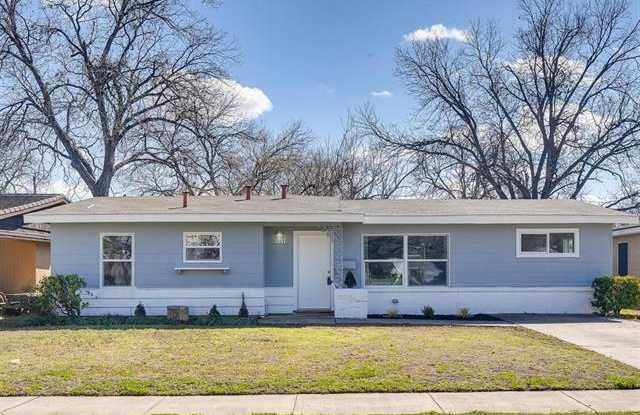 5841 Holloway Street - 5841 Holloway Street, Westworth Village, TX 76114