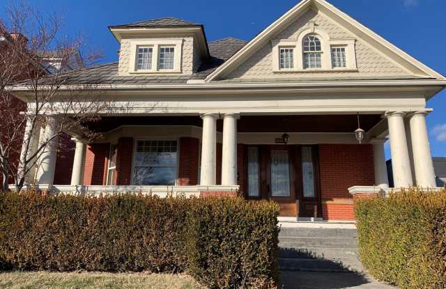 Beautiful Brick 2 Bedroom House in the Heart of Lancaster photos photos