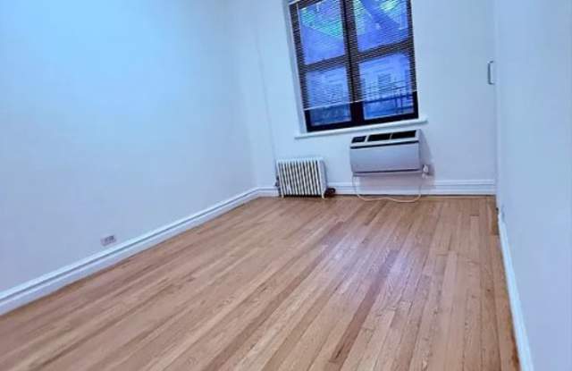 231 E 46th St Gallery 3