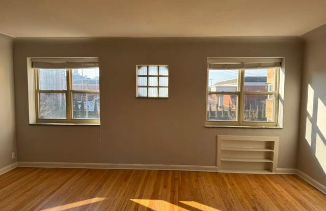 5835-45 Lindenwood Avenue photos photos