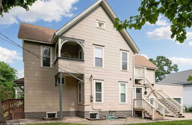 327 5th Street SE Gallery 2