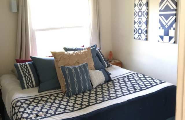 Two bedroom 1.5 bath walking distance to Cannery Row and bike path - 357 Monroe Street, Monterey, CA 93940