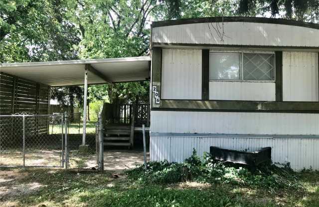 206 Meadowbrook Gallery 2