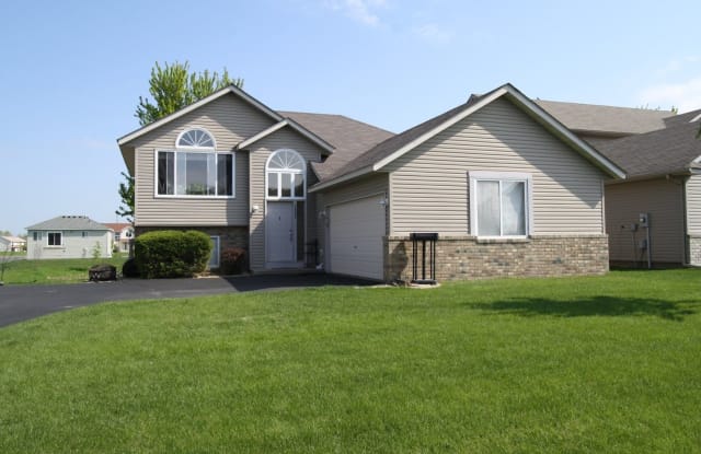 2827 18th Ave East Shakopee, MN 55379 - 2827 18th Avenue East, Shakopee, MN 55379