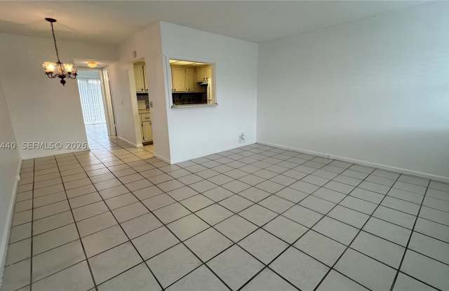 306 Newport T Gallery 3