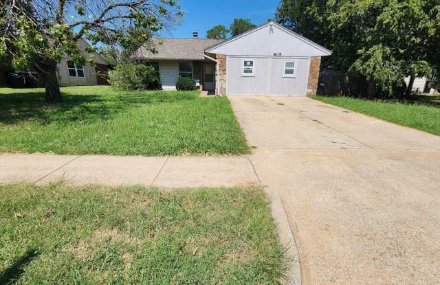 Moore Schools - 905 Southeast 13th Street, Moore, OK 73160