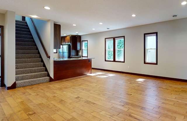 Affordable 5-Bedroom House close to U of M Campus Gallery 4