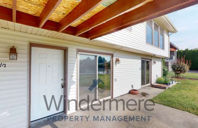 763 1/2 Village Way - Golf Course View Gallery 3