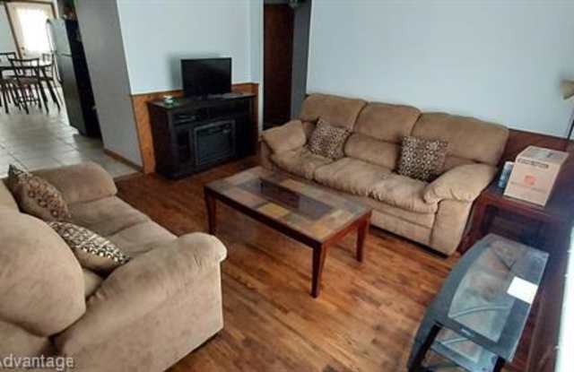 24232 LAUREN Avenue Gallery 2