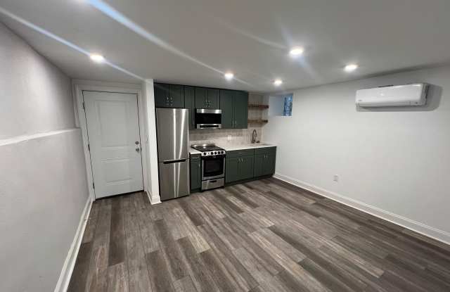 3228 W DIAMOND Street unit: 5 photos photos