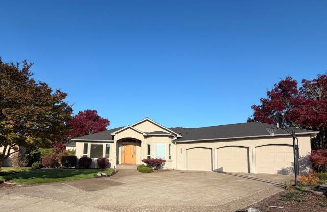 Huge 3 bed, Office, 2.5 Bath Gallery 1