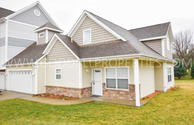 1 1/2 Story 3 Bedroom Townhome in Urbandale photos photos