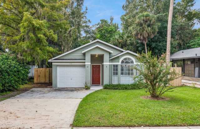 Apopka 3/2 Home w/ Garage and Large Fenced Yard ~ All Tile Floors ~ Must See! Gallery 1