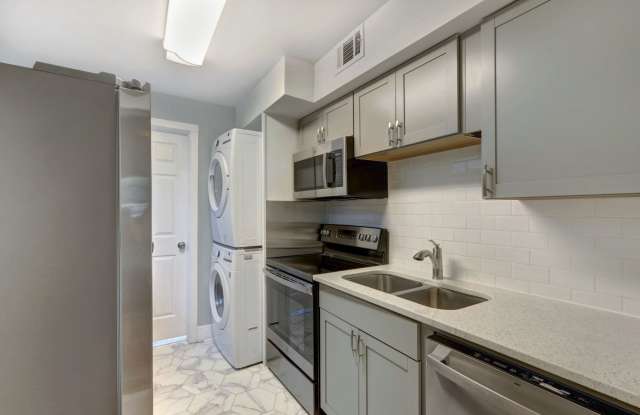 Large Brand New - One Bedroom (2 blocks from Historic Distr.) photos photos