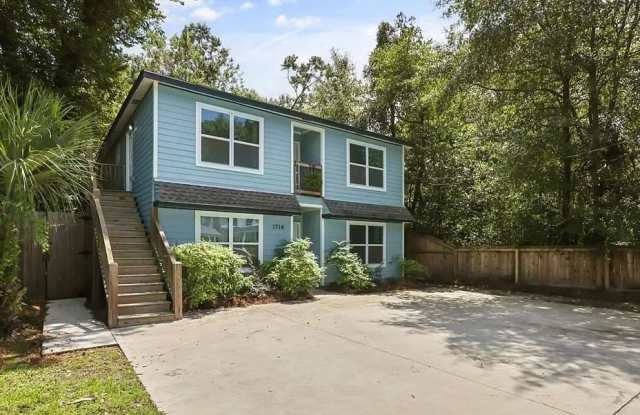 1714 Le Grand St photos photos