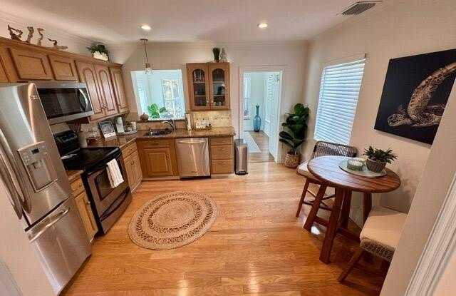 642 N Oak Street photos photos