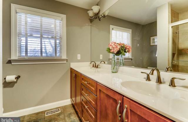 6005 LAKEHURST DRIVE Gallery 4