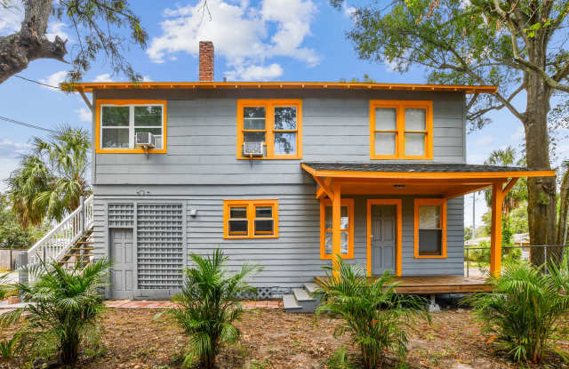 Available Now! Spacious 3 Bedroom Upstairs Apartment Near Downtown St. Petersburg photos photos