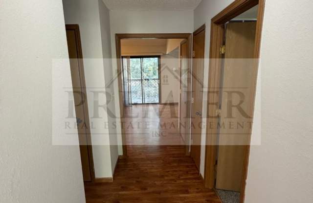 2 bd / 2 ba W/ Finished Basement  - 1008 NE 2nd St, Blue springs, MO  DUPLEX   $1650-Rent - on a nice cul  de-sac Gallery 3