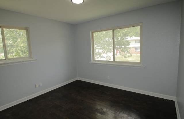1432 North 55th Drive - B Gallery 4