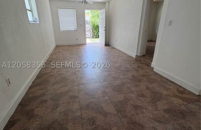 410 Pinecrest Dr Gallery 1
