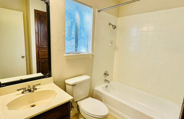 Ground Floor 1BR Condo with Private Yard in South Austin photos photos