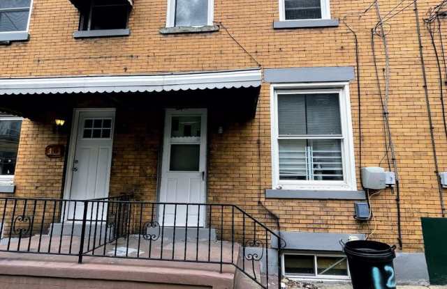3 bed 1 bath - updated, washer/dryer, central air Gallery 1