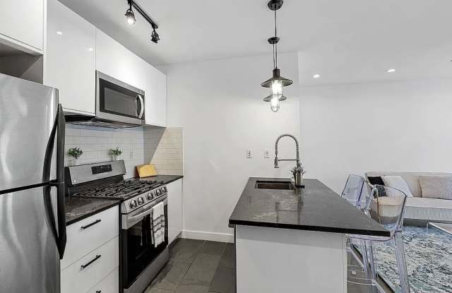 194 Meserole St Apt 1A Gallery 3