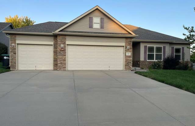 Spacious home in super nice neighborhood in Northwest Omaha photos photos Spacious home in super nice neighborhood in Northwest Omaha photos photos