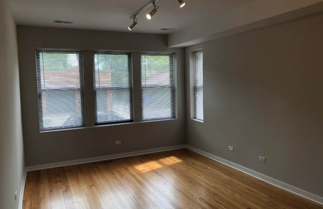 6704 N Artesian 2 Gallery 2