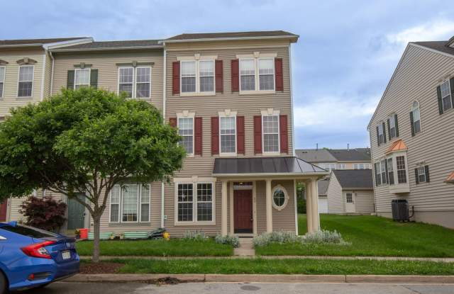 3 Bed, 2.5 Bath, Well Maintained Townhome in Charles Town with Detached 2 Car Garage - 30 Davis Street, Charles Town, WV 25414