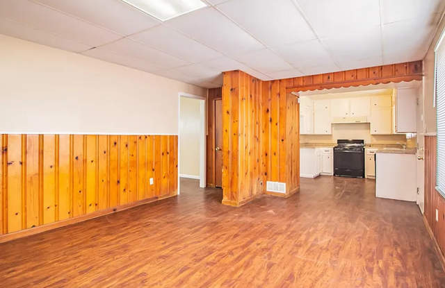 Wow! Super Cute 4/2 in Amazing Central Location! Just Minutes from Tech, Medical District! Gallery 4