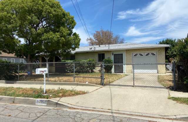 Cozy 3 Bedroom and 1 Bathroom in a good area of Pomona! photos photos